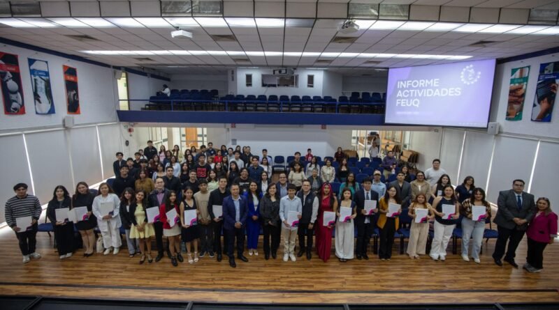Se renuevan 19 sociedades de alumnas y alumnos de la FEUQ