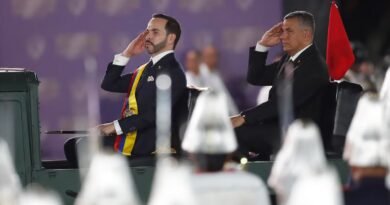 Abelardo de la Espriella jura ante los congresistas pero da su primer discurso a los militares Abelardo de la Espriella jura ante los congresistas pero da su primer discurso a los militares