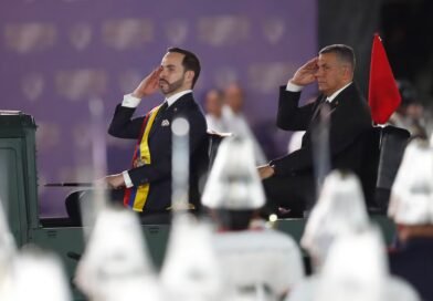 Abelardo de la Espriella jura ante los congresistas pero da su primer discurso a los militares