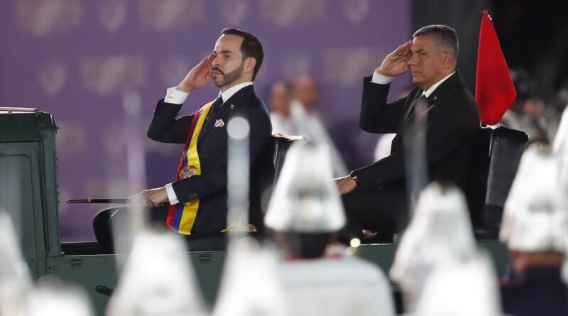 Abelardo de la Espriella jura ante los congresistas pero da su primer discurso a los militares