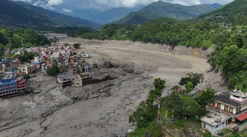 Al menos 98 muertos y cientos de desaparecidos, entre ellos muchos extranjeros, por una fuerte riada y deslizamientos de tierra entre Nepal y Tíbet