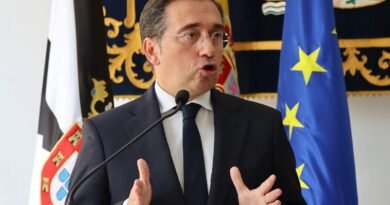 Albares garantiza la integridad de Schengen y asegura que ningún migrante ha llegado a la Península