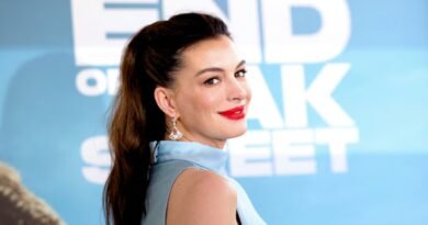 Anne Hathaway vuelve a reinar en Hollywood: cómo cinco películas, un embarazo y la mejor de sus carcajadas la recolocaron en el trono