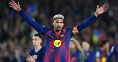 Araujo, cedido al Liverpool, se entrega a Anfield para olvidar el dolor del Barça