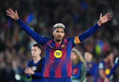 Araujo, cedido al Liverpool, se entrega a Anfield para olvidar el dolor del Barça