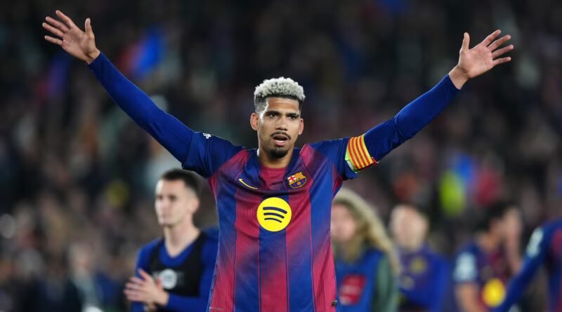 Araujo, cedido al Liverpool, se entrega a Anfield para olvidar el dolor del Barça