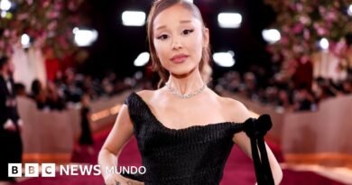 Ariana Grande se baja de un musical para tomarse un descanso del escrutinio 