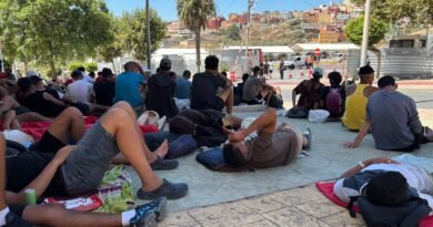 Ceuta duplica esfuerzos para templar ánimos y ubicar a los migrantes