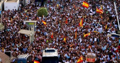 “Ceuta no se vende”: la ciudad se echa a la calle tras diez días de tensión