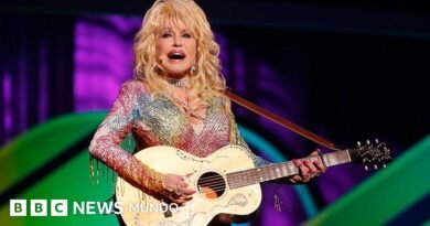 De Jolene a I Will Always Love You: cómo contó Dolly Parton la historia de su vida a través de 6 canciones icónicas - BBC News Mundo