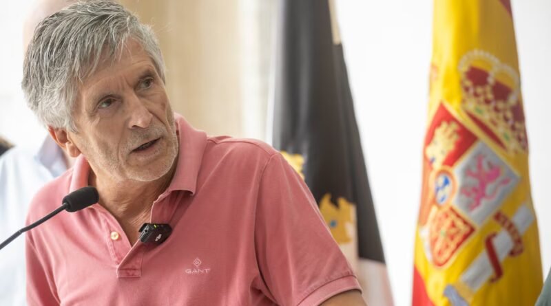 De los incendios a la frontera: los tres días en los que Marlaska encadenó dos crisis de Estado