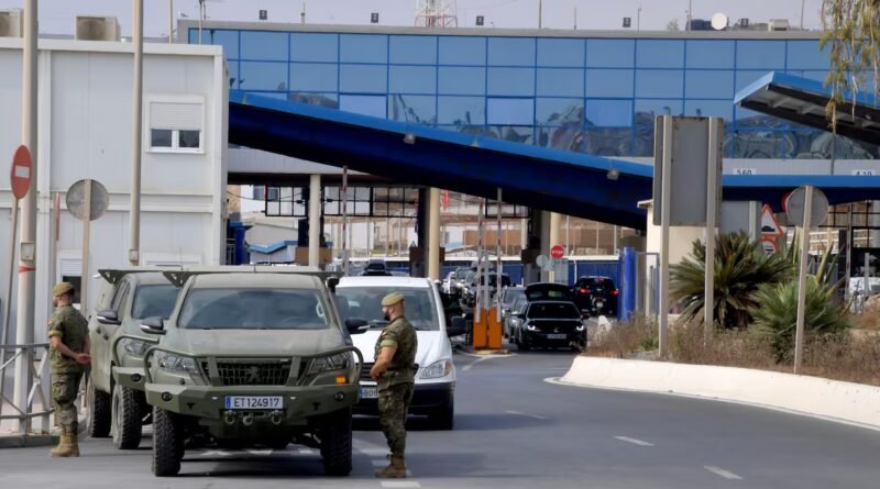 Decenas de guardias civiles y militares desembarcan en Ceuta ante el 15-A: “La alerta está, pero no es una amenaza real”