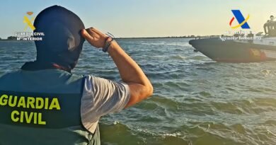 Detenidas diez personas tras disparar a la Guardia Civil durante la persecución de una narcolancha en la costa de Huelva