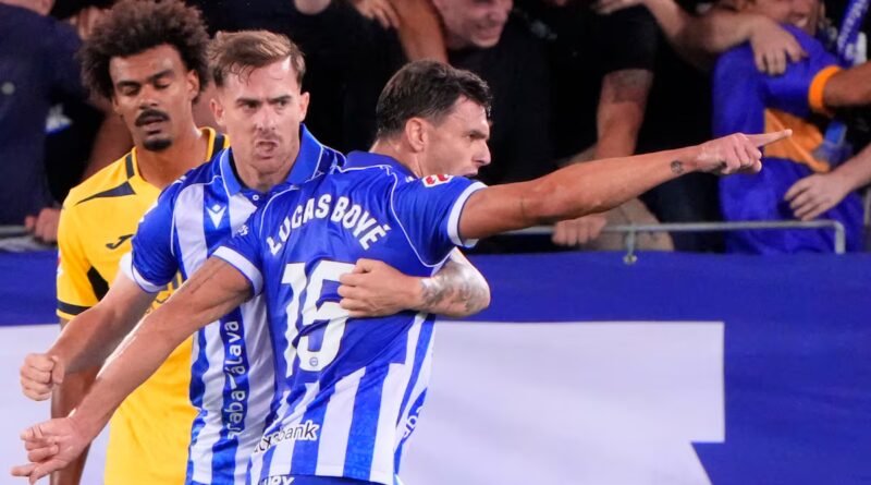 El Alavés, lanzado, se hace fuerte ante el Villarreal