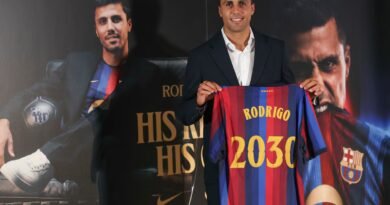 El Barcelona presenta a Rodri hasta 2030: “El Barça está a un paso de ganar la ansiada Champions”