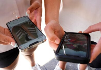 El Constitucional de Francia anula la ley que prohíbe las redes a menores de 15 años: “Es una vulneración de la libertad de expresión”