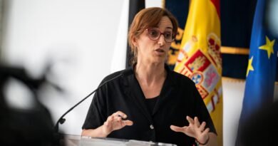 El Gobierno niega un “colapso” sanitario y reclama espacios en Ceuta para atender a los migrantes