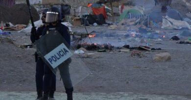 El Gobierno pide al PP que le ayude a parar la violencia en Ceuta en medio de bloqueos del reparto de comida a los inmigrantes