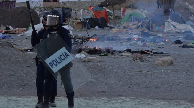 El Gobierno pide al PP que le ayude a parar la violencia en Ceuta en medio de bloqueos del reparto de comida a los inmigrantes