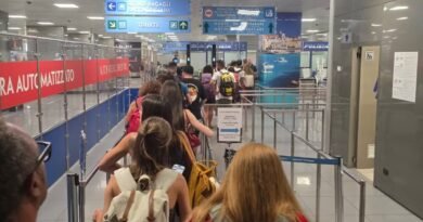 El Gobierno responde a Meloni y prorroga también el control a los pasajeros procedentes de Italia