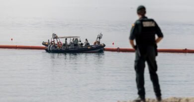 El Tarajal contiene la respiración: presión policial y tensa espera en la frontera de Ceuta