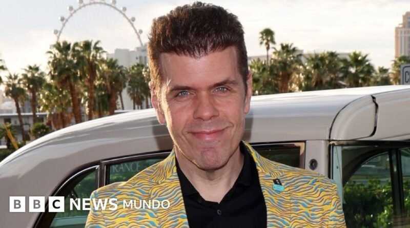 El bloguero Perez Hilton se recupera en un hospital tras informes de que se autolesionó durante una transmisión en vivo - BBC News Mundo