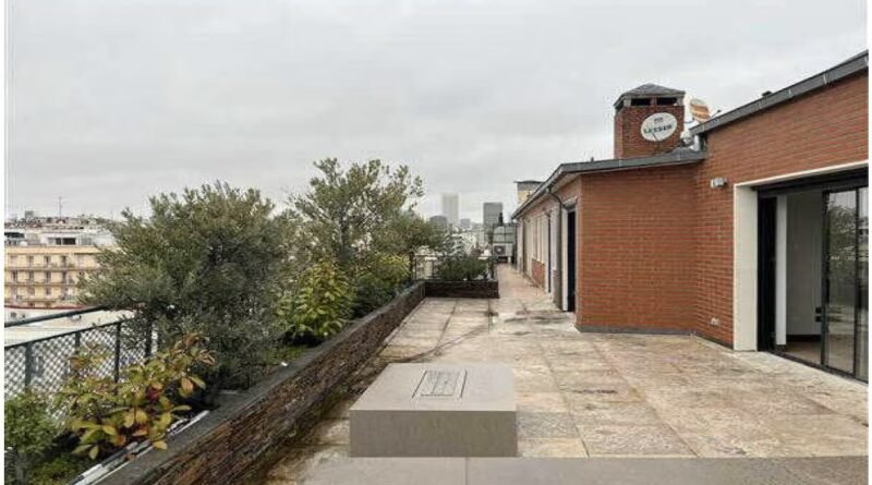 El encargo del Gobierno de Ayuso a la inmobiliaria de lujo que vendió el ático: “Entre 250 y 400 metros y una gran terraza”