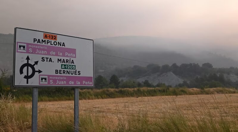 El incendio de Huesca deja 16 municipios evacuados y amenaza San Juan de la Peña: “Si arde, se perdería el símbolo del origen de Aragón”
