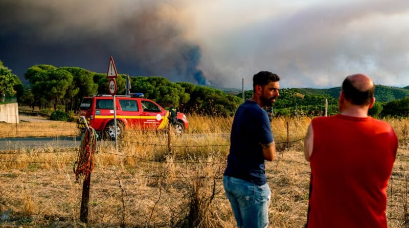El incendio de Niebla (Huelva) está “fuera de la capacidad de extinción” y obliga a desalojar a 800 personas tras afectar a más de 20.000 hectáreas