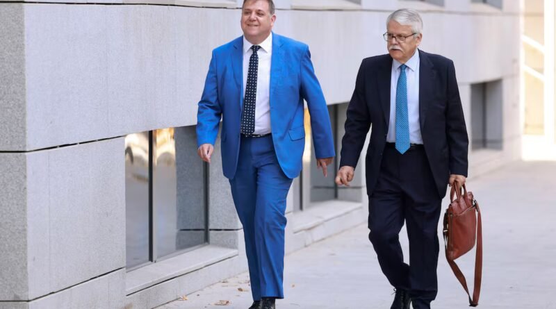 El juez Pedraz blinda los posibles mensajes del ‘caso Leire’ en el móvil del expresidente de Correos con un nuevo volcado