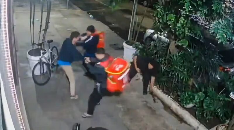 El linchamiento en Copacabana de un hombre acusado de robar una bicicleta horroriza a Brasil