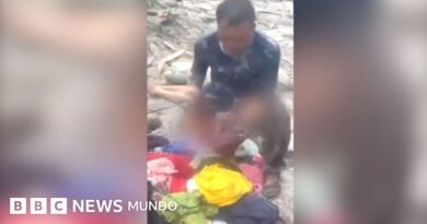 El rescate de una niña de 5 años dos días después de la avalancha en Nepal - BBC News Mundo