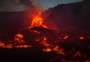 El volcán Etna hace erupción en plena temporada turística provocando pérdidas millonarias y caos en Sicilia - RR Noticias