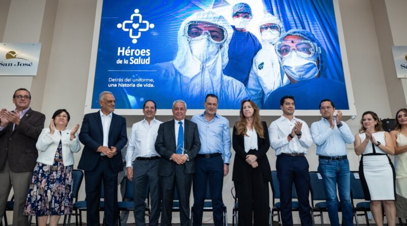 Encabeza Gobernador Homenaje a Héroes de la Salud de Querétaro - RR Noticias