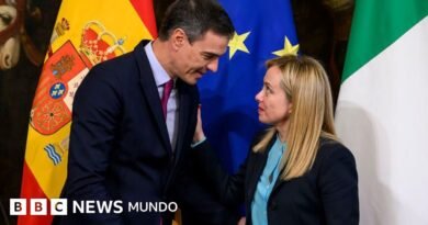 España impone controles fronterizos a Italia y se agudiza la tensión entre Sánchez y Meloni por la llegada de migrantes a Ceuta - BBC News Mundo