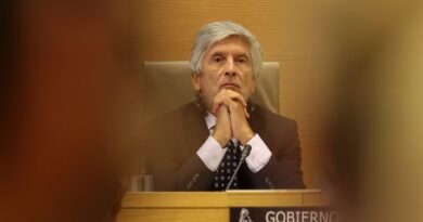 España pide a la UE el apoyo de Frontex para “agilizar” la clasificación de migrantes en Ceuta
