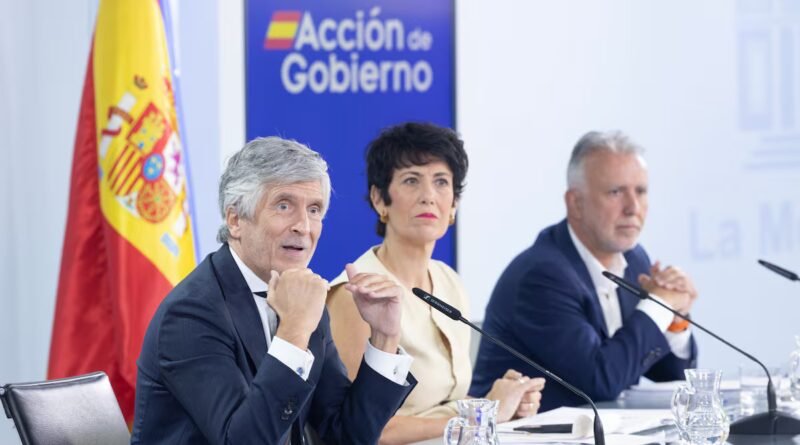 Guerra de versiones entre Marlaska y Robles sobre los informes que hizo el CNI para avanzar la crisis de Ceuta
