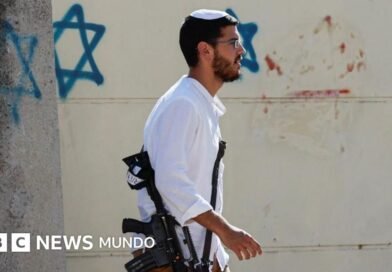 Israel permite el regreso de colonos a un asentamiento en Cisjordania que fue evacuado hace 20 años a pesar de las protestas internacionales  - BBC News Mundo