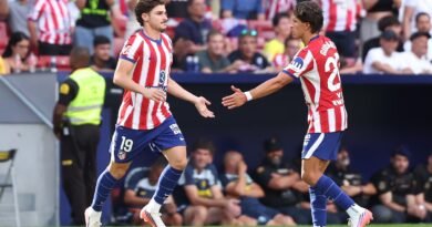Julián Alvarez juega y escucha los reproches de la hinchada del Atlético en el empate ante el Villarreal