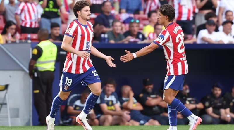 Julián Alvarez juega y escucha los reproches de la hinchada del Atlético en el empate ante el Villarreal