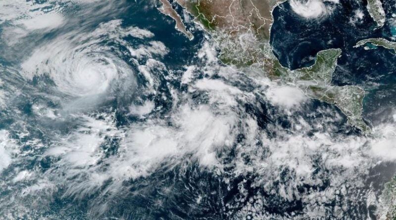 Karina se fortalece; ya es un devastador huracán de categoría 4 - RR Noticias