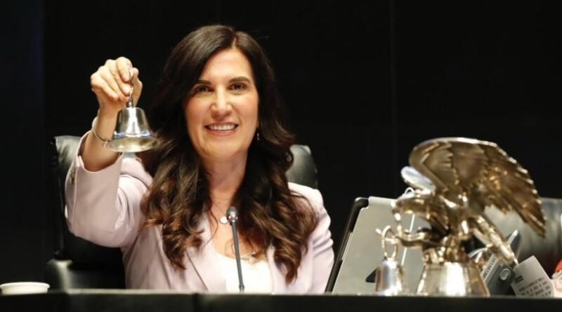 Kenia López pide claridad sobre retiro de visa a Andrés López Beltrán - RR Noticias