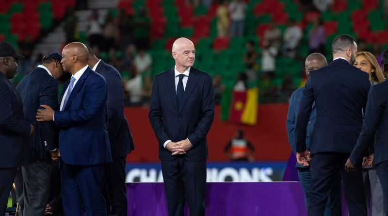 La UEFA, la AFC y la CONCACAF estudian una moción de censura para apartar de la presidencia de la FIFA a Gianni Infantino