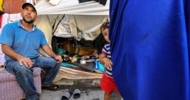 La familia del pequeño Siraj lleva 26 días en un polígono fantasma de Ceuta: “Nadie ha venido a preguntarnos nada”