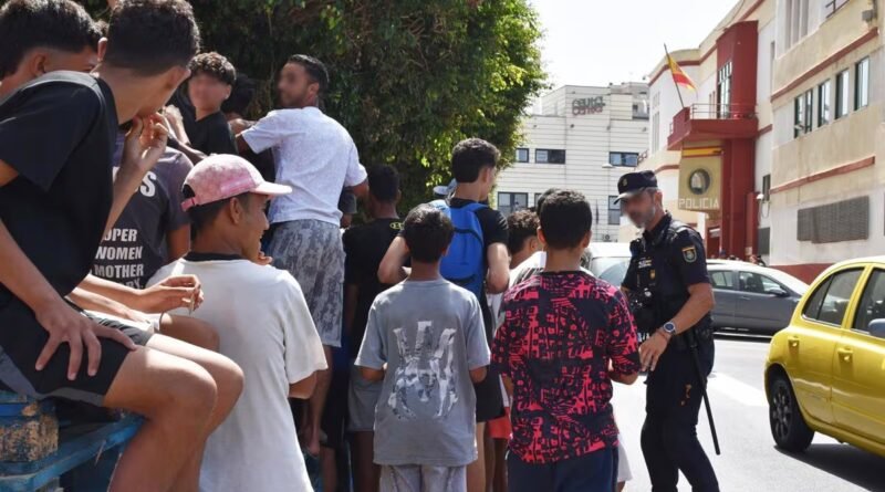 La ley y la jurisprudencia amparan por igual a menores inmigrantes y españoles