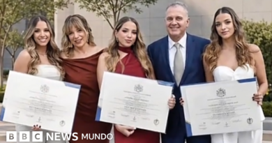 La tragedia de Ana María Saavedra, la joven trilliza que perdió a sus dos hermanas y a sus padres en el terremoto en Colombia La tragedia de Ana María Saavedra, la joven trilliza que perdió a sus dos hermanas y a sus padres en el terremoto en Colombia - BBC News Mundo
