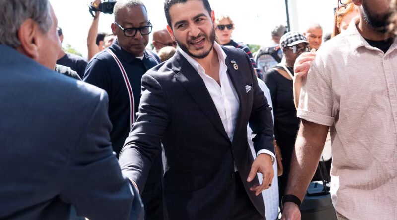 La ‘ola Mamdani’ se extiende por EE UU con Abdul El-Sayed, que aspira a ser el primer senador musulmán