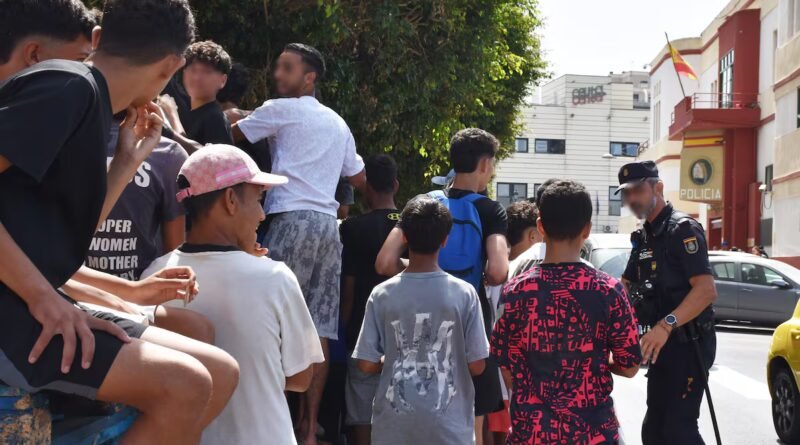 Las ONG en Ceuta detectan niños de muy corta edad y más mujeres que en otros cruces masivos de la frontera