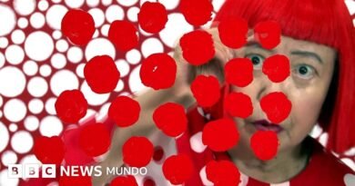 Las coloridas imágenes del mundo inmersivo creado por la artista japonesa Yayoi Kusama que murió a sus 97 años - BBC News Mundo