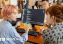 Las empresas de IA prometen que se trabajará menos, pero sus empleados dicen que tienen jornadas de 90 horas semanales - BBC News Mundo